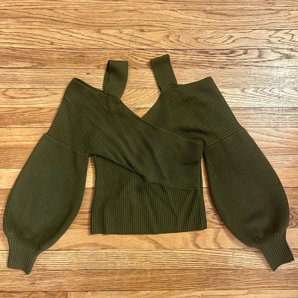 Amur merino wool olive green Violetta cold shoulder sweater - Picture 7 of 13